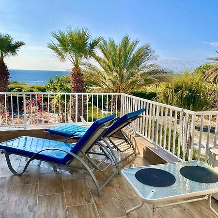Coral Bay Modern Renovated Apartment By The Sea Пафос Екстер'єр фото