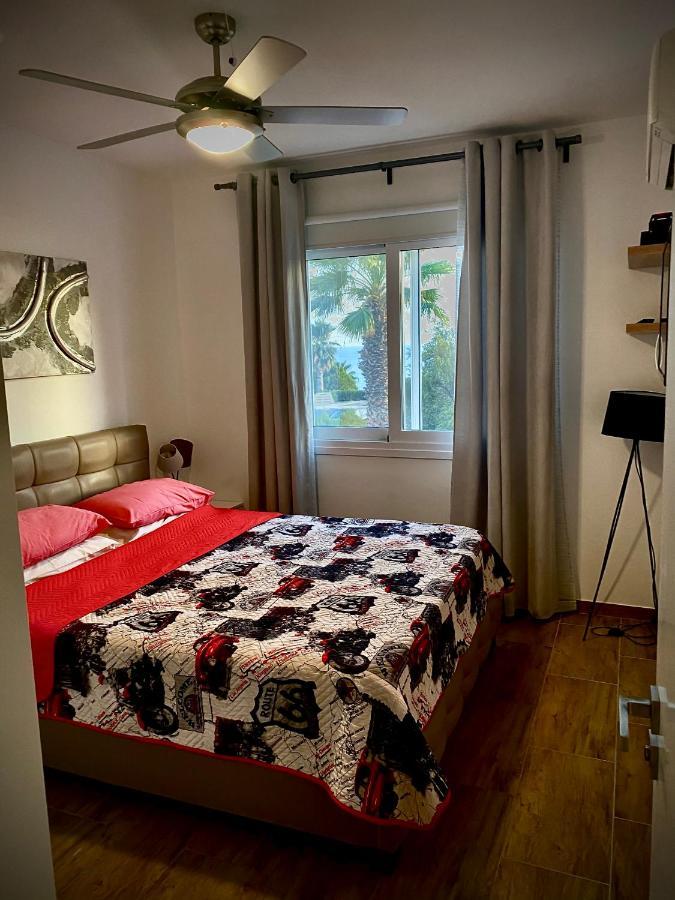 Coral Bay Modern Renovated Apartment By The Sea Пафос Екстер'єр фото