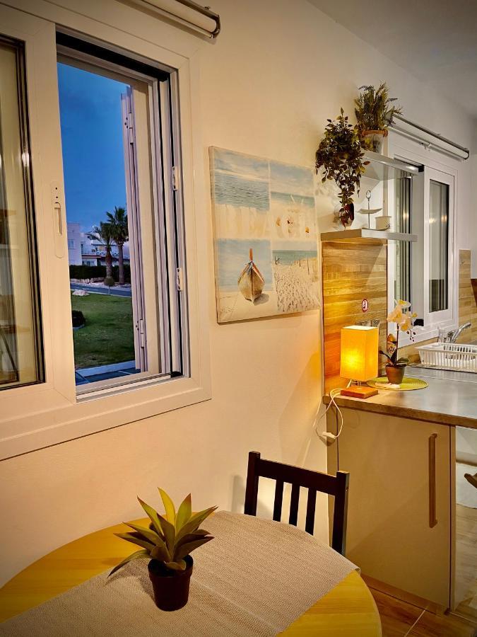 Coral Bay Modern Renovated Apartment By The Sea Пафос Екстер'єр фото
